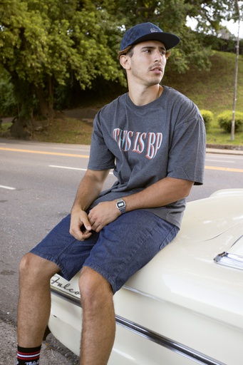 [031215H117] REMERA MC RELAXED - SERIF